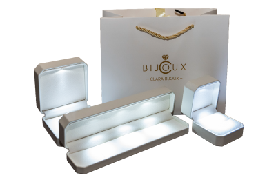 луксозно опаковани сребърни бижута Clara Bijoux