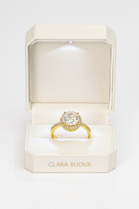 луксозна кутия с LED светлина и сребърен пръстен Clara Bijoux