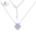 Родирано сребърно колие с естествен халцедон във форма на детелинка Clara Bijoux