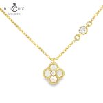 Елегантно позлатено сребърно колие с детелинка от бял седеф Clara Bijoux