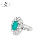 Елегантен сребърен пръстен със зелен камък и бели CZ Clara Bijoux – страничен изглед