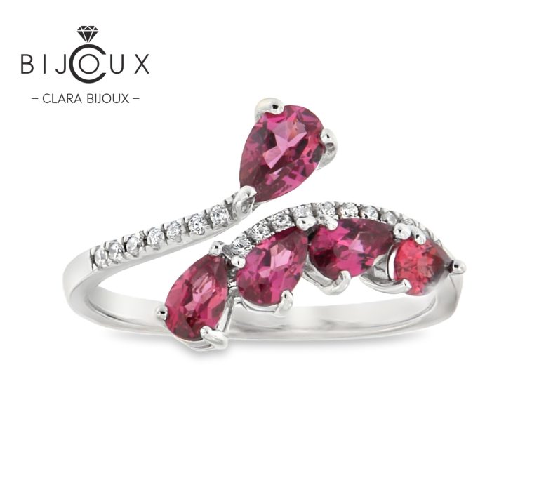 Елегантен сребърен пръстен с пиропи и бели камъни – Clara Bijoux