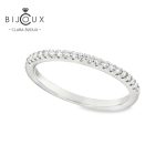 тънка сребърна халка с родиево покритие и мойсанити