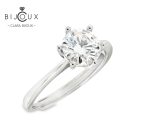 елегантен solitaire пръстен с премиум мойсанит