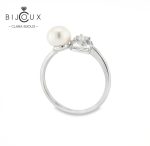 стилен пръстен с перла и деликатен сърцевиден камък