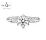 бутиков сребърен пръстен с паве инкрустация и централен мойсанит