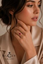 Дама с елегантен сребърен пръстен с червен CZ сърце Clara Bijoux