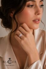 Дама със сребърен пръстен с розов CZ Clara Bijoux