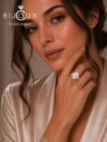 Дама със сребърен пръстен с капковиден CZ Clara Bijoux
