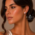 сребърни обеци сърце с мойсанити 2ct Clara Bijoux, представени върху модел