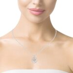 Дама със сребърно колие с мойсанит 1ct спирала Clara Bijoux