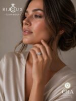 регулируем сребърен пръстен с мойсанит 1ct Clara Bijoux, представен върху ръка на модел