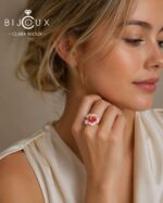 Дама със сребърен пръстен с емайлирано цвете Clara Bijoux