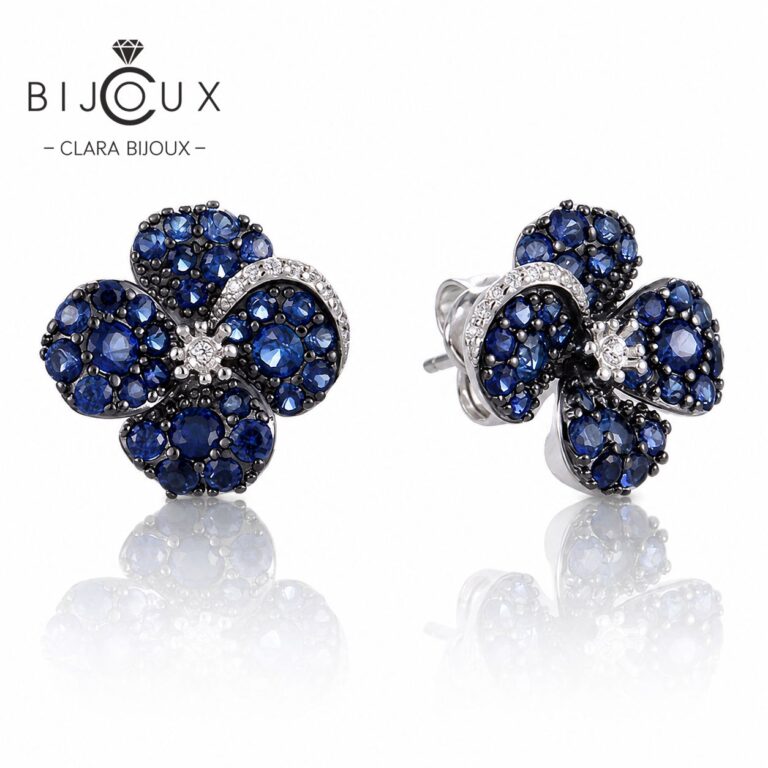 Сребърни обеци Sapphire Clover във формата на четирилистна детелина с лабораторни сапфири и бял цирконий – Clara Bijoux