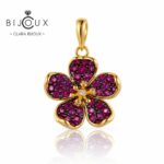 Бутикова сребърна висулка Ruby Blossom с петлистно цвете, лабораторни рубини, бели цирконии и жълта позлата – Clara Bijoux